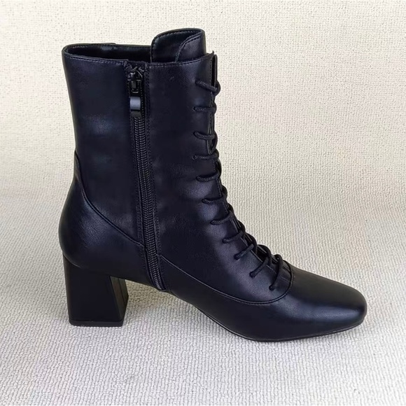 Lace-Up Zipper Cylinder Heel Boots . Leather. Heeled booties - Picture 3 of 9